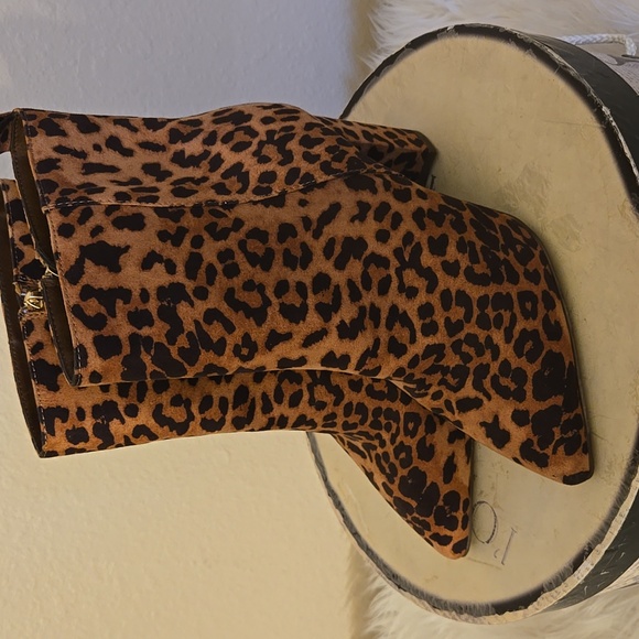 - Leppard Print Ankel Boots - Picture 1 of 12